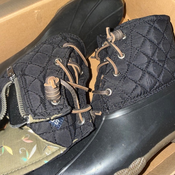 Women’s sperrys size 9 - Picture 1 of 3
